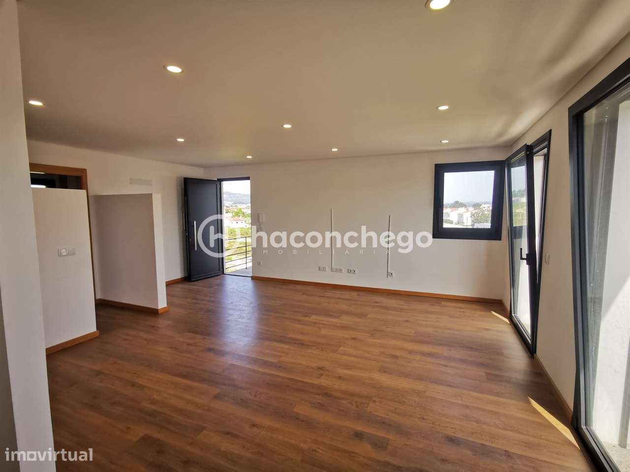 Apartamento T2 em São Verissimo com lugar de estacionamento privado-6