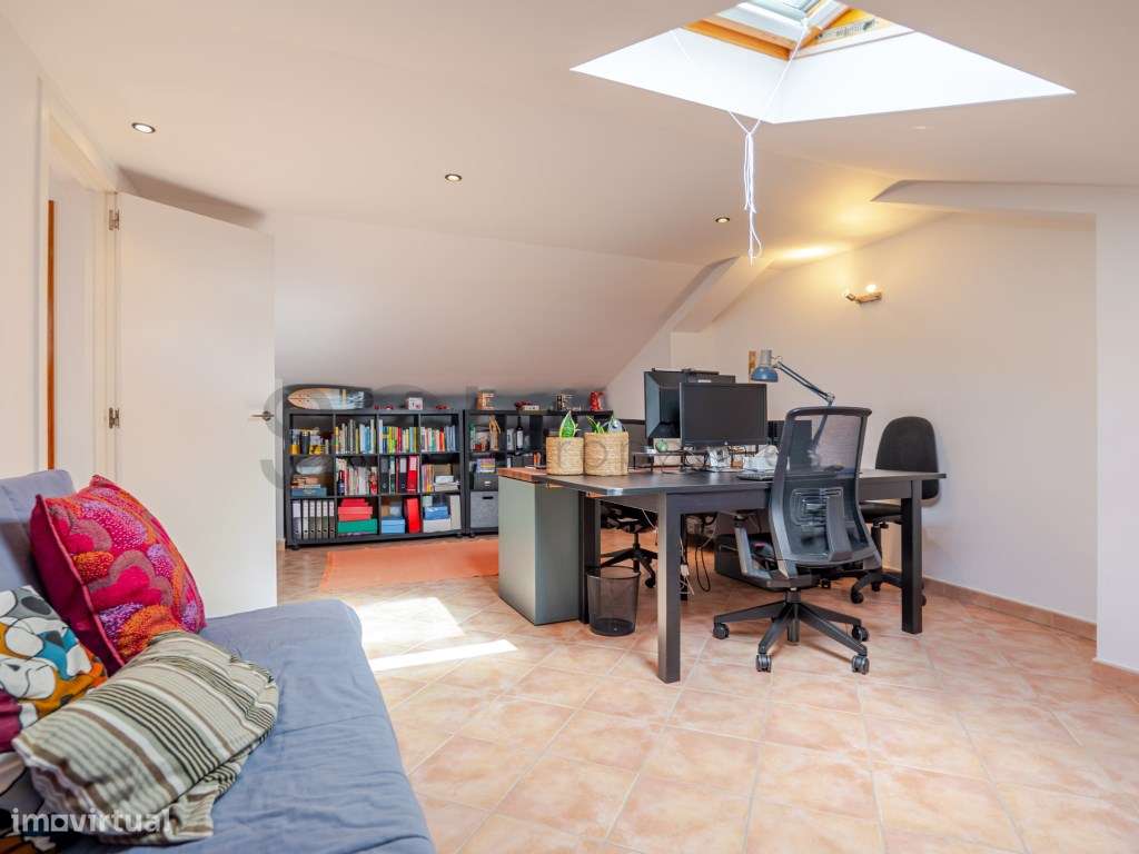 Moradia Isolada renovada T3+2 Quintinhas Cave sótão e pronta a habitar-27