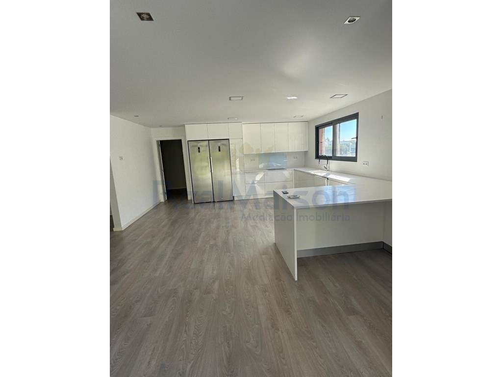 Excelente Moradia de Luxo c/ 7 quartos, Piscina e Jardim-11