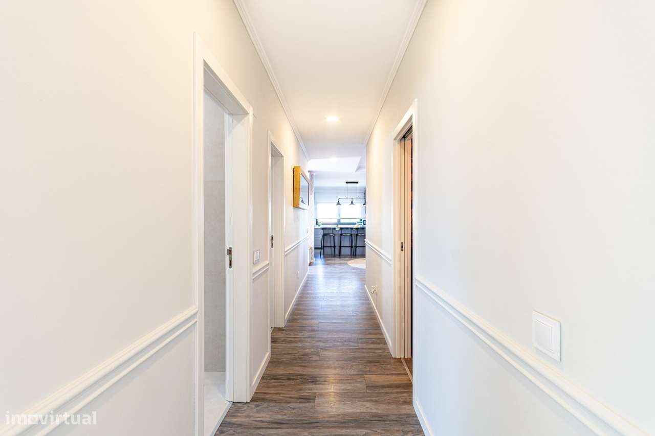 Excelente Moradia térrea Semi nova com piscina na Moita-33