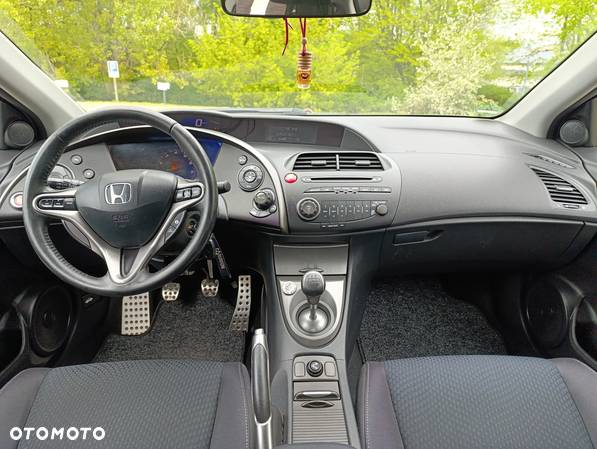 Honda Civic 1.8 Sport - 18