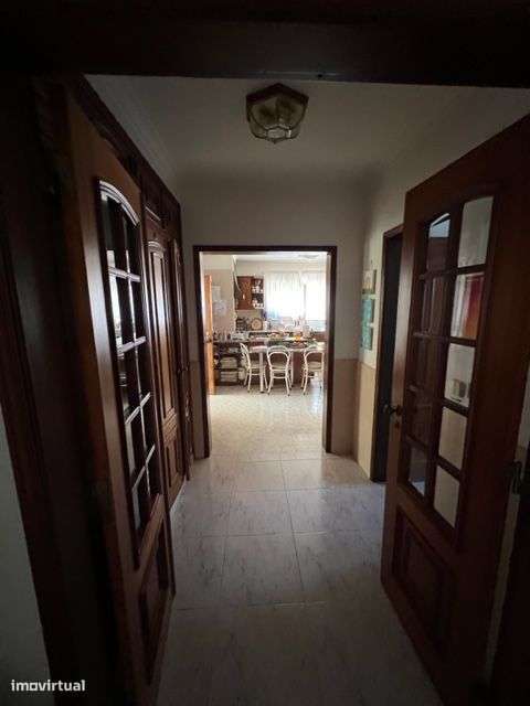 Excelente Moradia c/Piscina, Ringue desportivo, Garagem-28