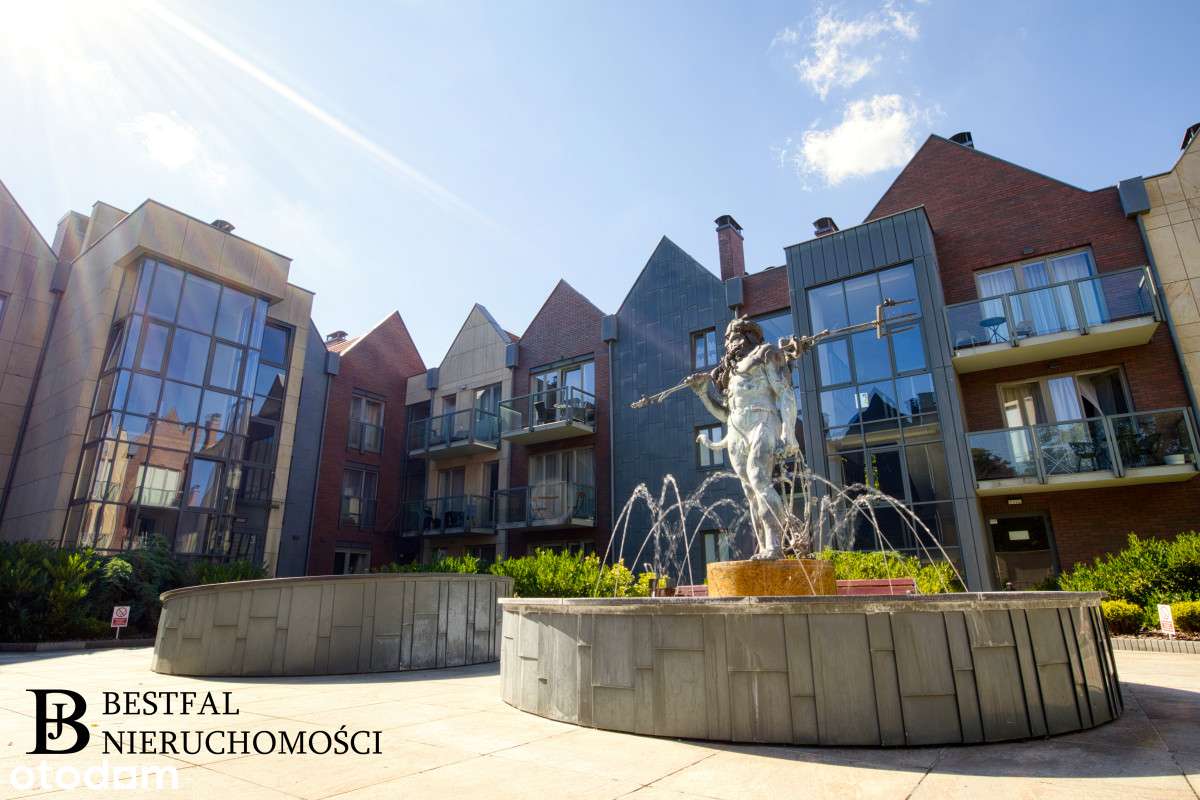 Apartament  z halą garażową balkonem i tarasem-15