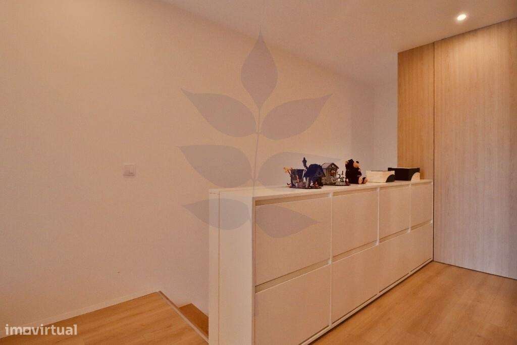 Vende-se T3 Duplex - Condominio Fechado - Como Novo - Empreendimento V-39