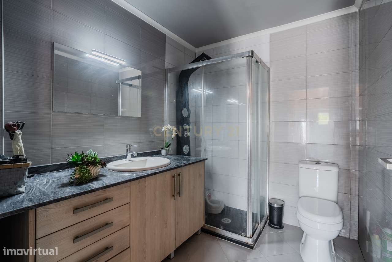 Moradia T3 com armazém e anexos – Oportunidade única! - Grande imagem: 4/34