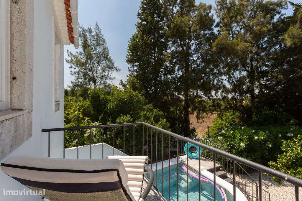 Moradia T5 com jardim e piscina no coração histórico de Azeitão-39