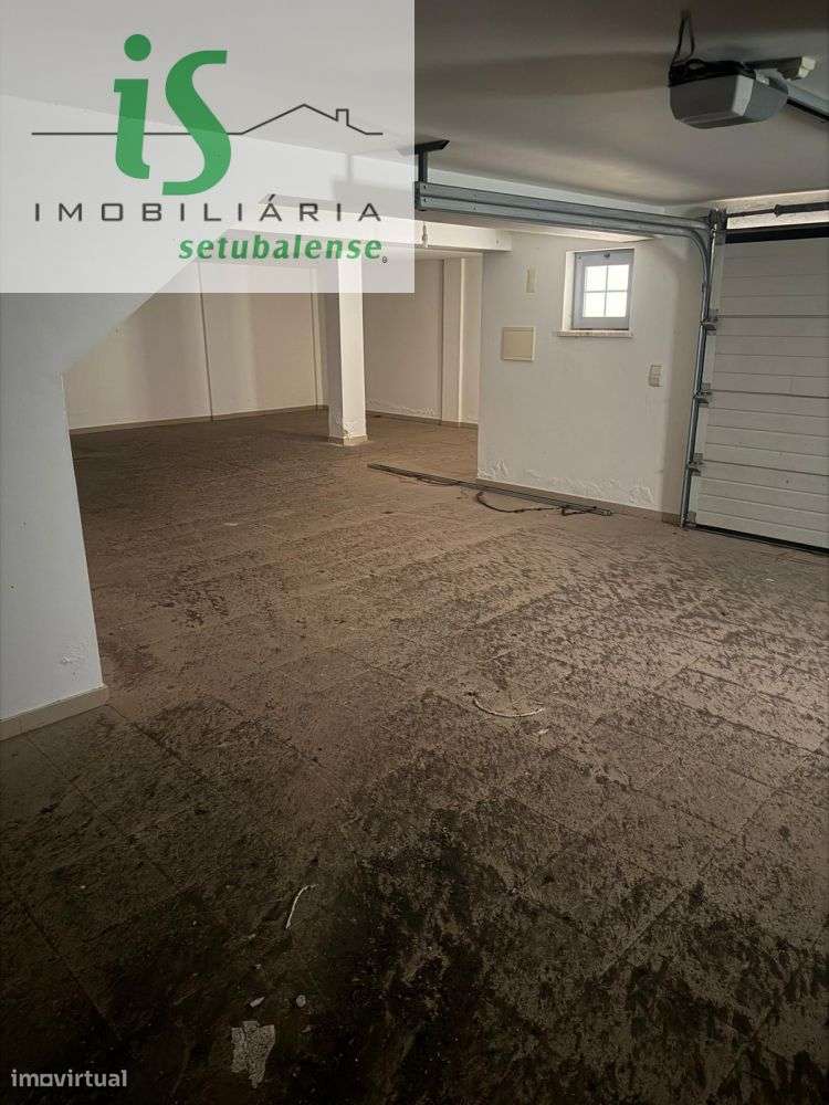 MORADIA T4 NA SOBREDA COM GARAGEM ISOLADA E TERRENO EM GAVETO.-32