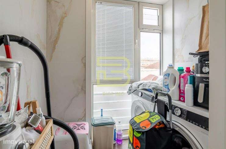 Apartamento T3 mobilado, convertido num T2(possibilidade de reverter p-6