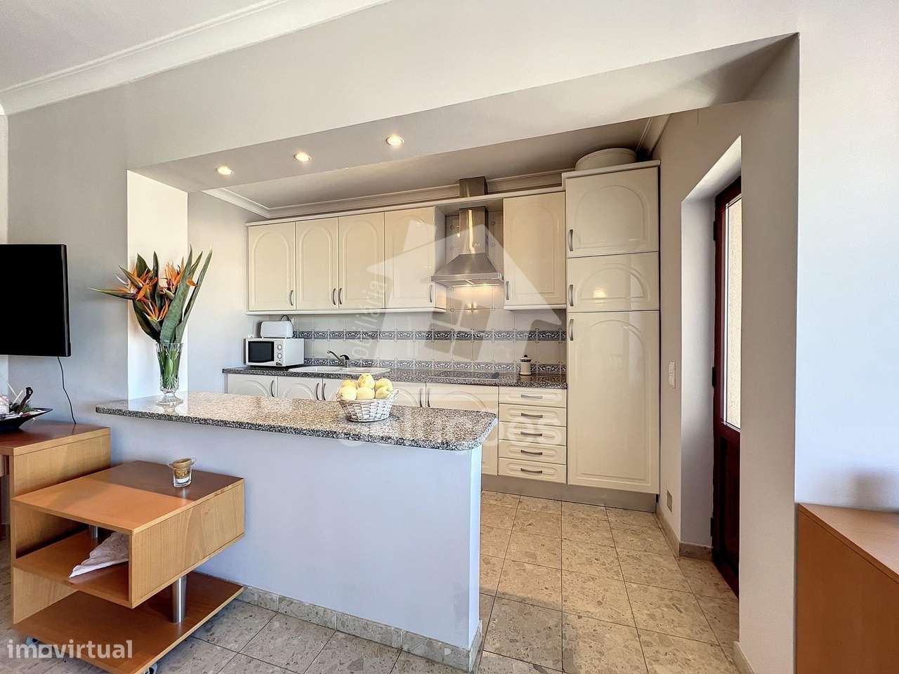 Apartamento T1 Mobilado com Piscina e Garagem para Arrendamento Anual - Grande imagem: 3/21