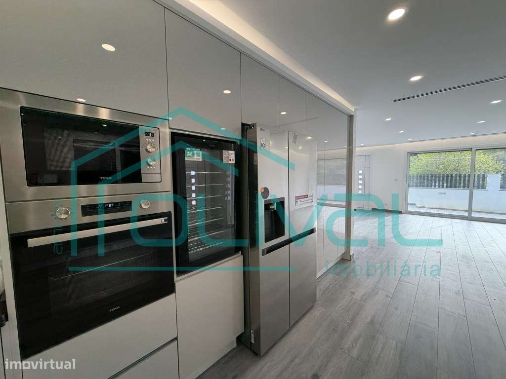 Moradia Isolada Tipologia T4 com Garagem-6