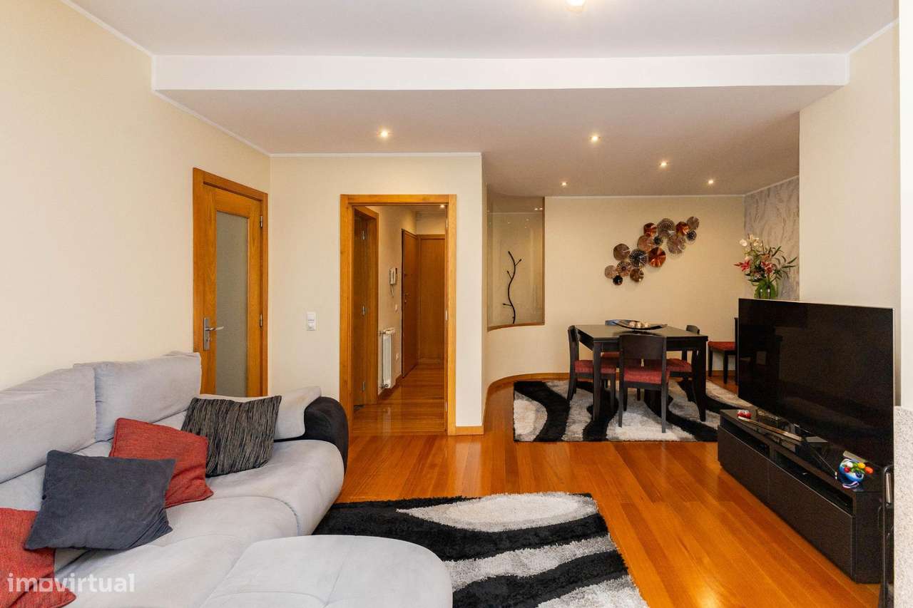 T3 Último Piso c/ Varanda, Garagem e Arrumos. Av. Altino Coelho,...-7