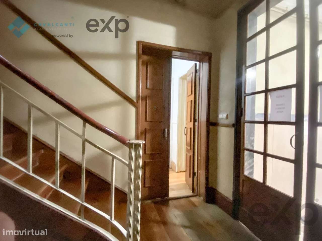 T3 com charme e logradouro Para Remodelar – Lisboa-47