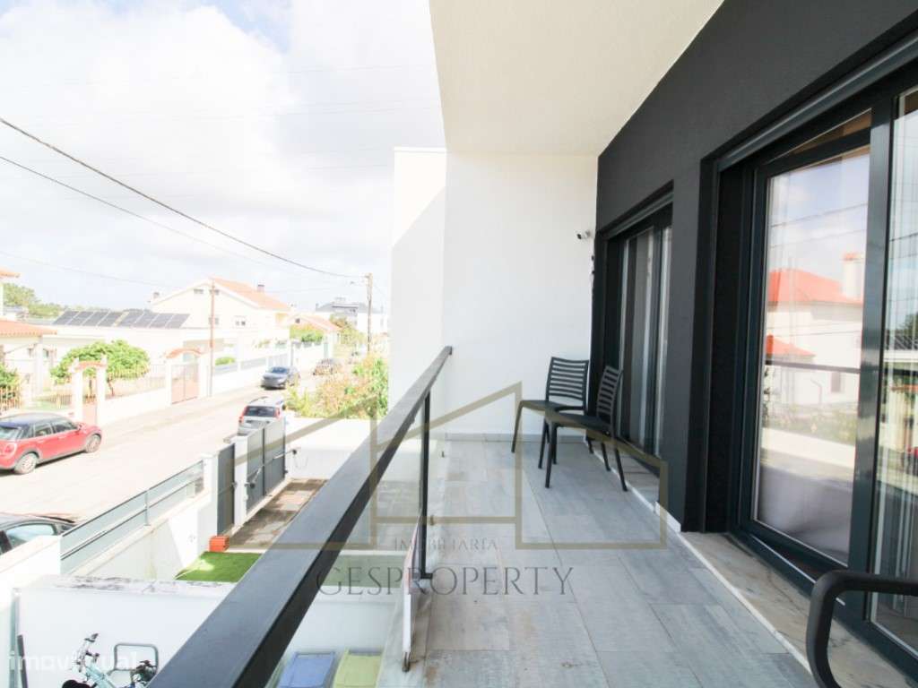 Moradia T3 nos Redondos, em Fernão Ferro-32