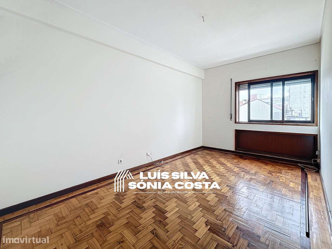 Apartamento T4 c/ Varandas e Elevador em frente á Câmara...-14