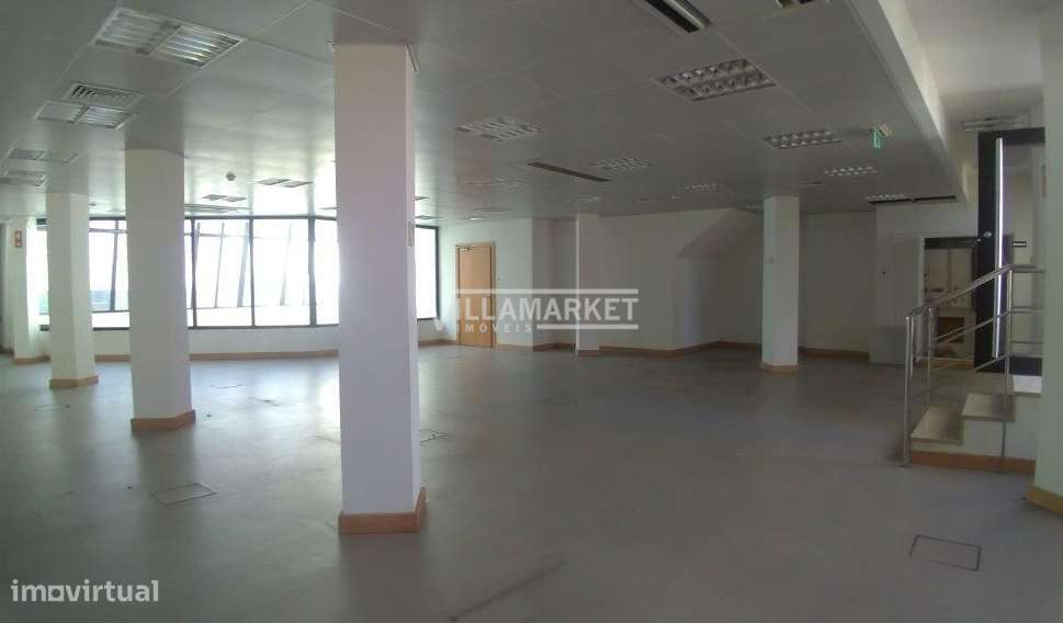 Prédio da banca com 1220 m2 distribuído por 5 pisos situado no Centro - Grande imagem: 3/9