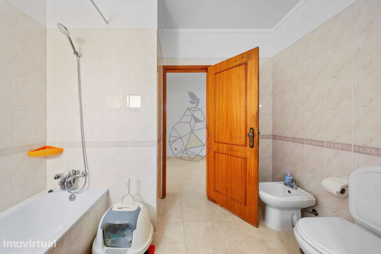 Apartamento T2 localizado a cerca de 600 metros da Praia em Quarteira-10