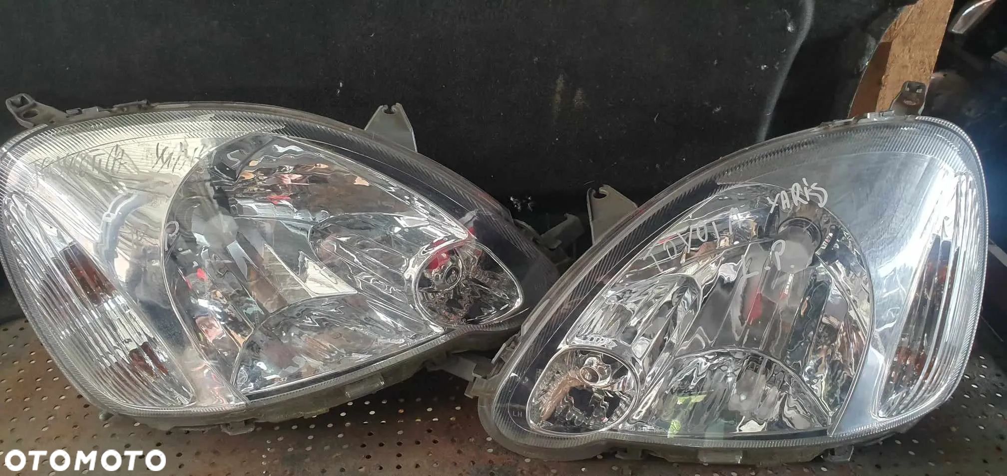 Toyota Yaris i Lampy przednie, lewa, prawa - 1