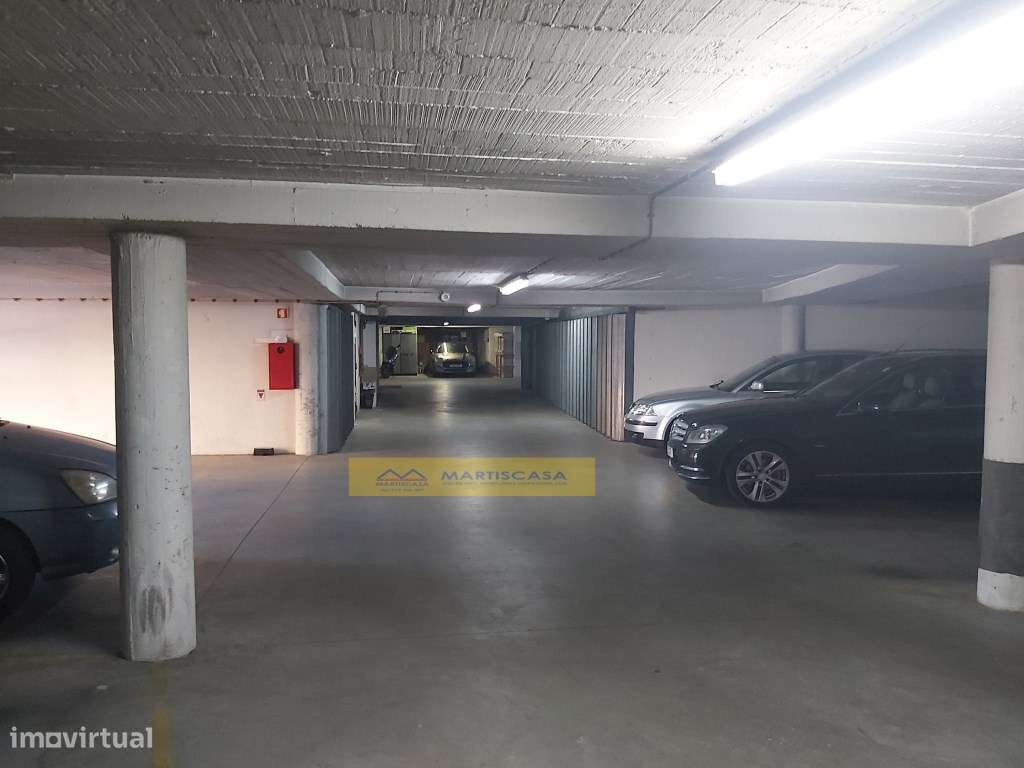 Garagem fechada c/20 m2 - Tapada das Mercês - Grande imagem: 5/7