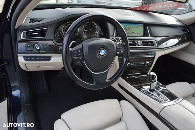 BMW Seria 7 730d xDrive Edition Exclusive - 17