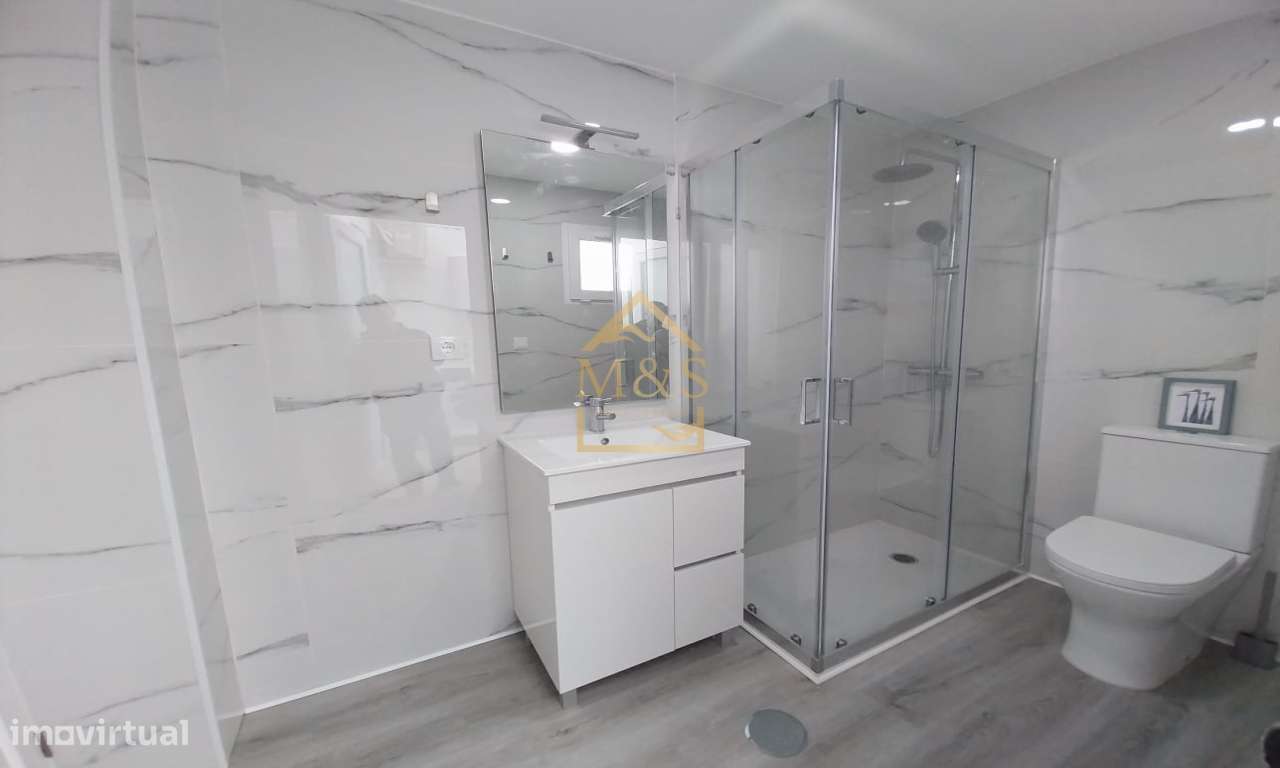 Moradia Térrea T1, Remodelada, Mobilada - Metro Sta.Catarina - Porto - Grande imagem: 5/7