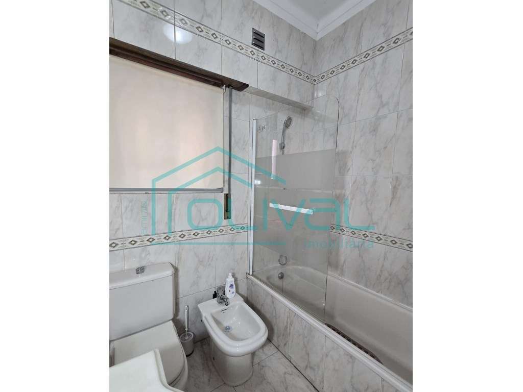 Apartamento T4 com terraço e arrecadação-15