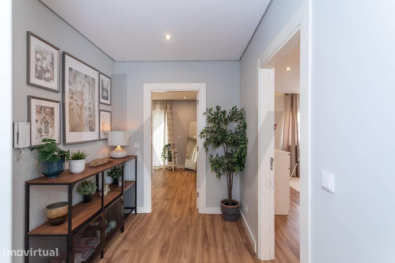 Moradia Isolada T4 Moderna no Algueirão: 311m2, Sala de Cinema, Garage-26