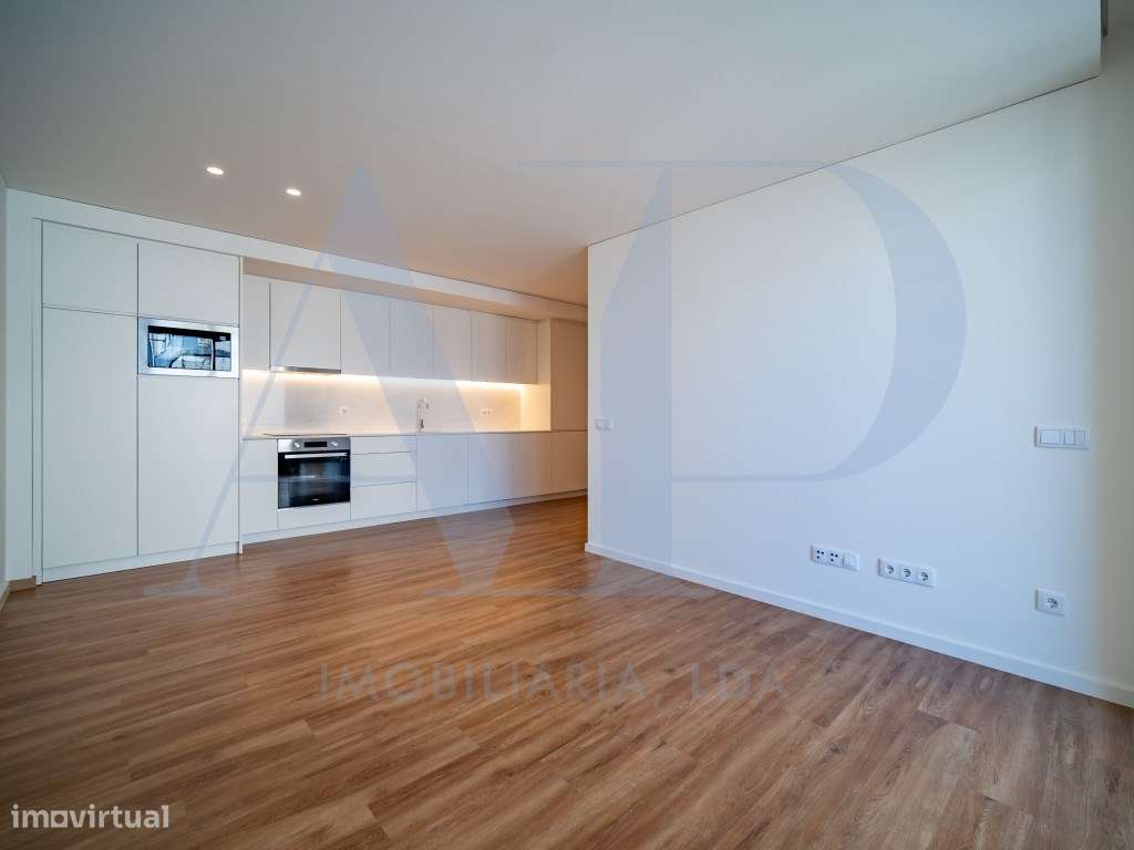 Apartamento T3 na Av. Londres com Garagem-5