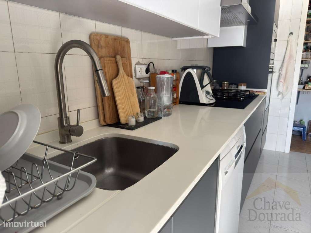 Apartamento T3+3 com garagem e sótão - São Martinho do Bispo-7