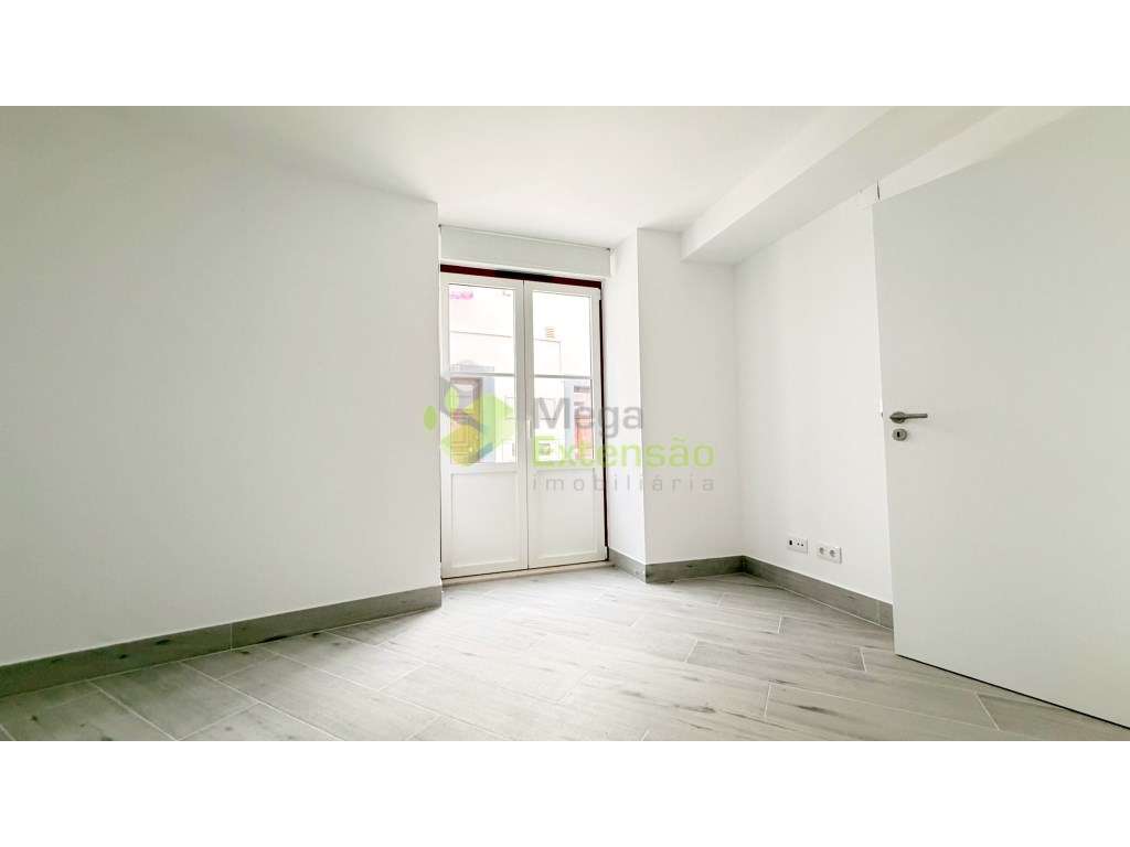 Apartamento T2, Novo, a estrear | Moderno | Centro de Torres Vedras-24