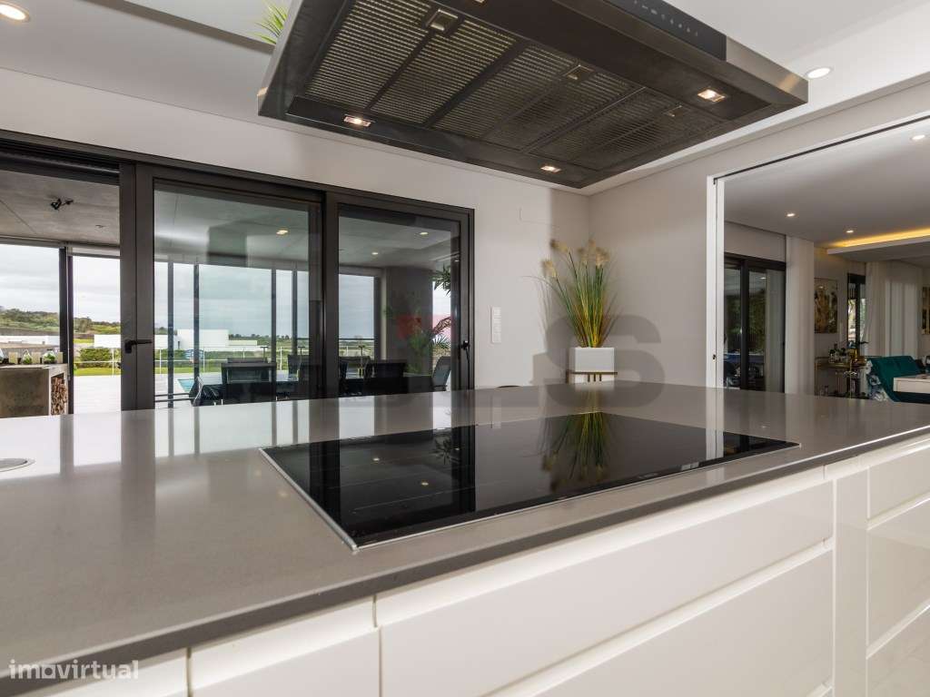 Refúgio Moderno com Vista e Design no Pico da Pedra, Ilha de São Mi...-27