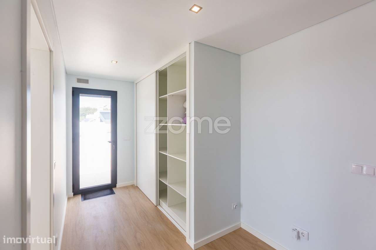 Moradia T3 Nova com Terraços Panorâmicos e Vista Mar na Atalhada-25