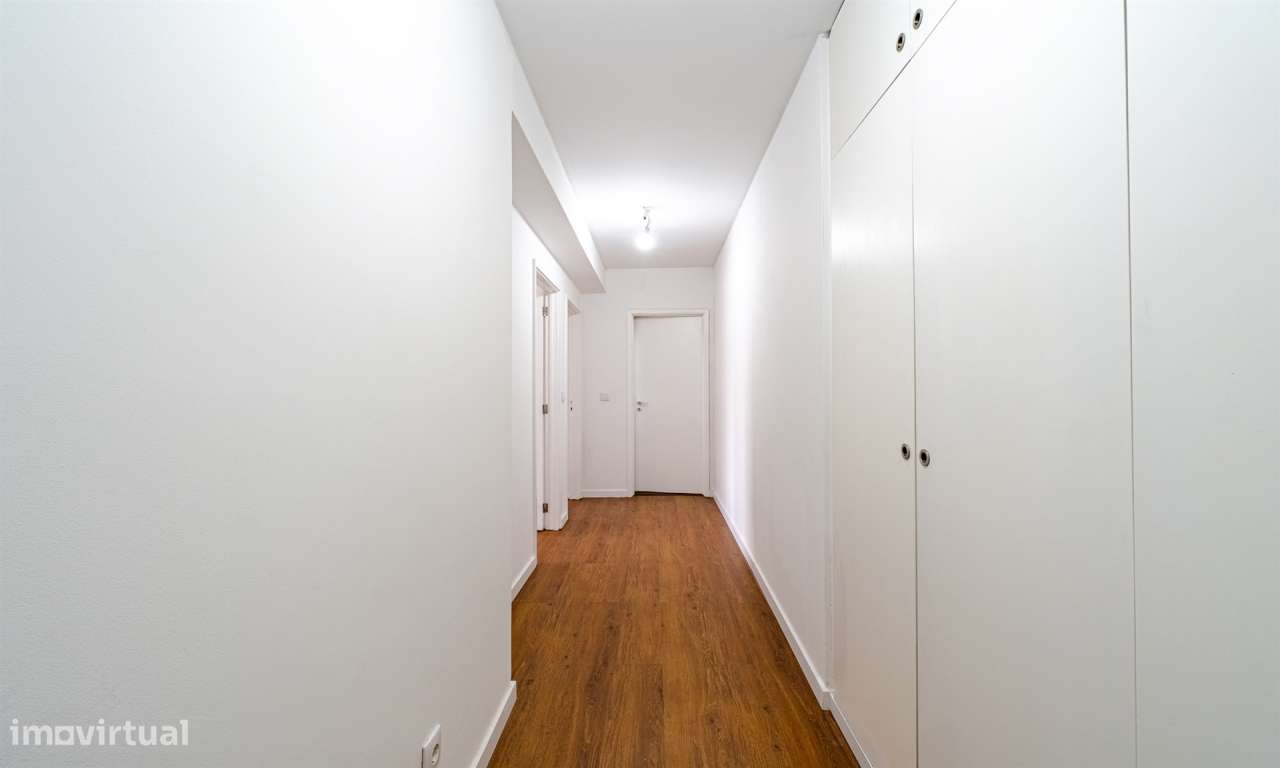 Apartamento T2 Remodelado - Garagem -Metro - Norteshopping- Matosinhos-12