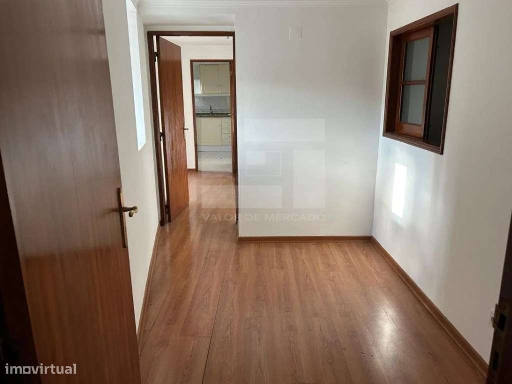 Apartamento T2 na Graça, Lisboa, perto de transportes públicos.-5