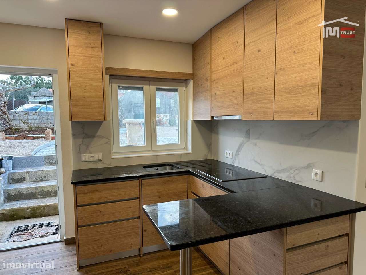 MORADIA T3 RECUPERADA EM ESTADO NOVO COZINHA EQUIPADA EM VALE SOBRE... - Grande imagem: 4/25