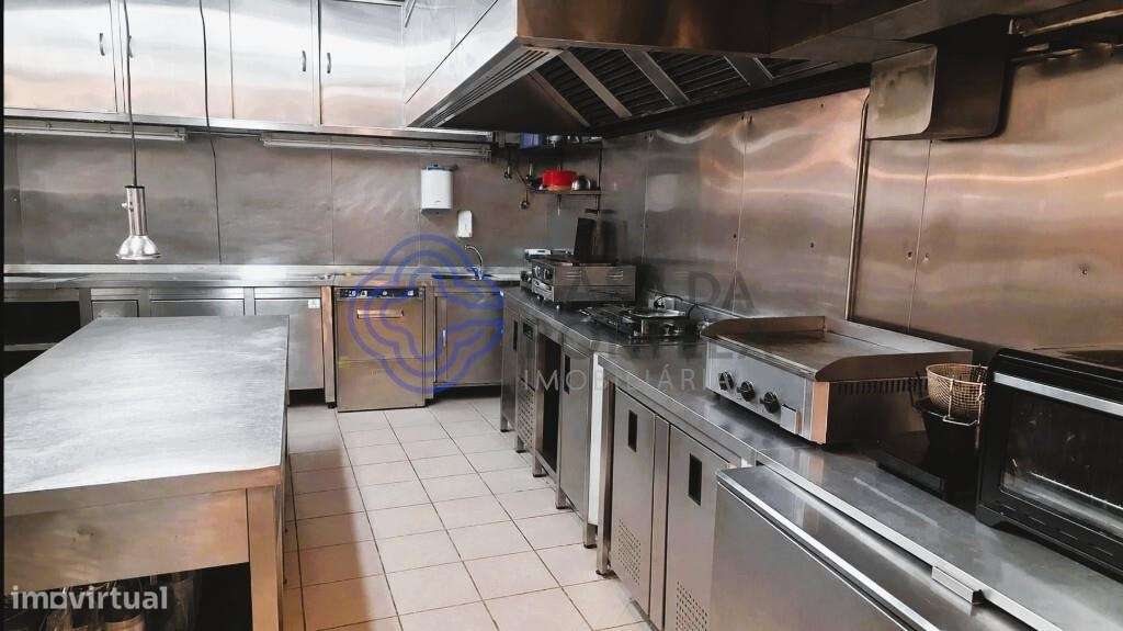 Espaço de Restauração: Geladaria, Creparia e Brunch para Trespasse, em-7