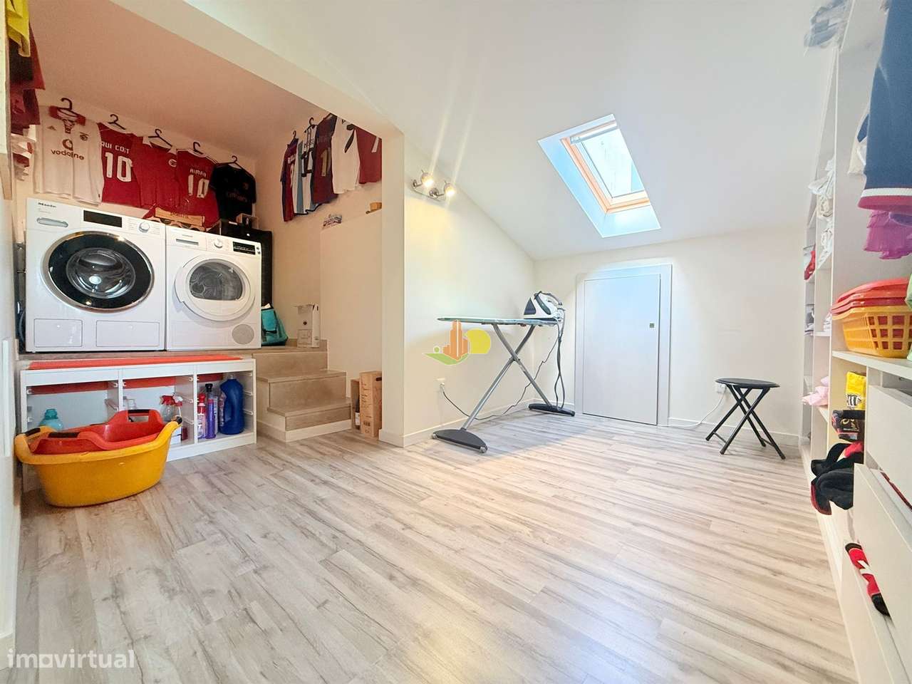 T4+1 Duplex com garagem dupla e terraço privativo-35