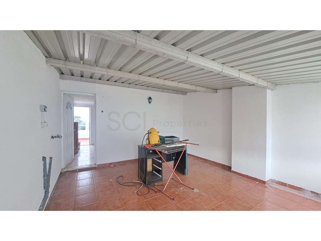 Moradia T3 +1 independente com garagem e piscina em Sesimbra-29