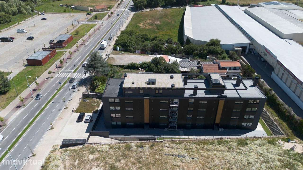 Apartamento T3 Novo com Rooftop de 75m² e Vistas Panorâmicas – Fânzere-42