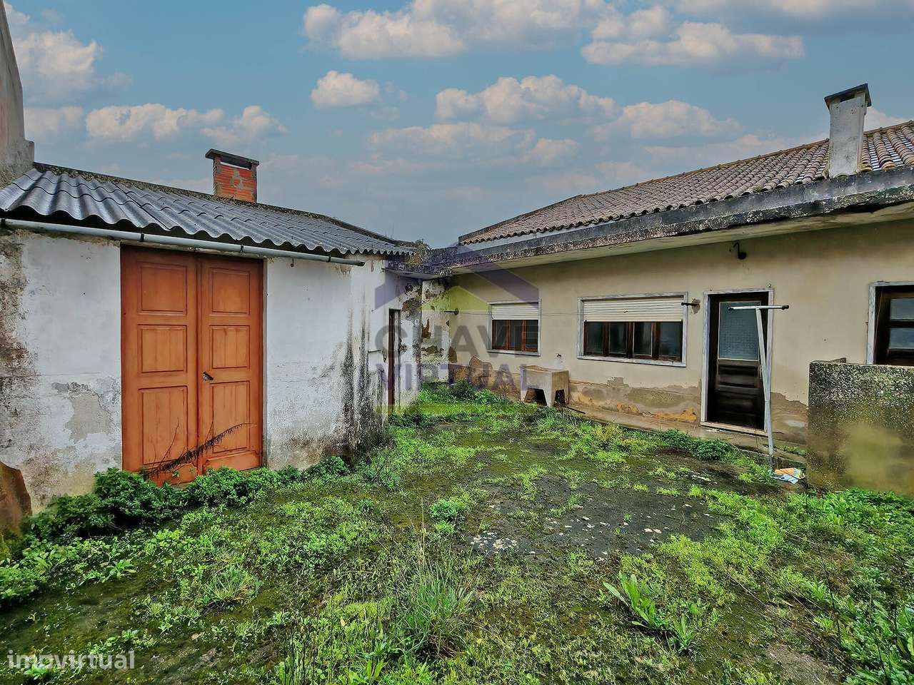 Moradia V4 com Quintal e Sõtão - Centro Bombarral-18