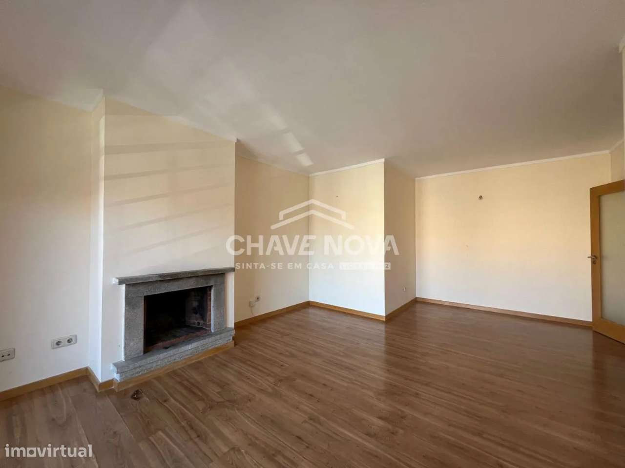 Apartamento T2 c/ Lugar de Garagem em Canelas (Edifício Prestige) - Grande imagem: 3/19