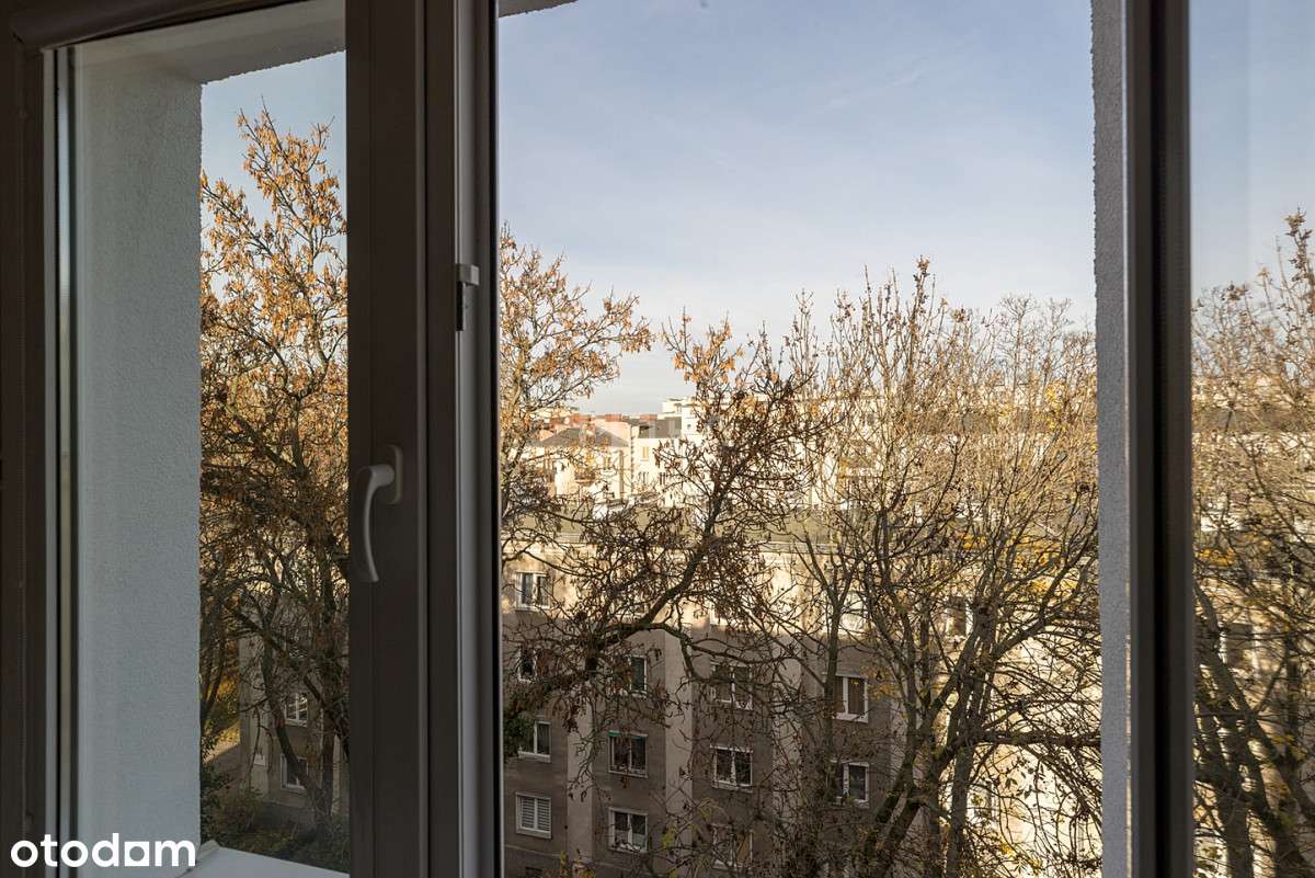 Dwupoziomowe mieszkanie przy stacji metra-17