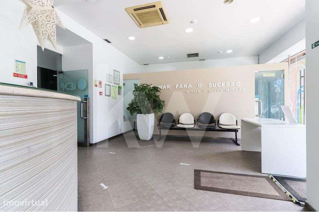 Espaço comercial com excelentes acessibilidades junto à Biblioteca Nac - Grande imagem: 4/34