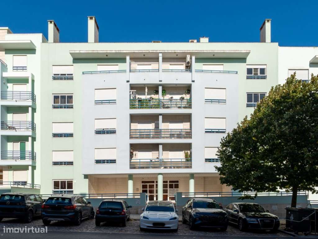 VENDE-SE T3 COM TERRAÇO E GARAGEM EM CARCAVELOS-33