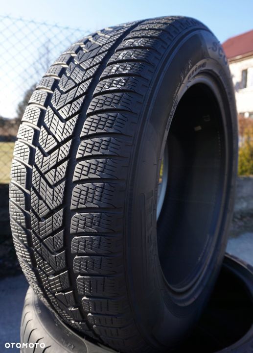 Pirelli Scorpion Winter 235/60R18 107H XL Z629 - 1