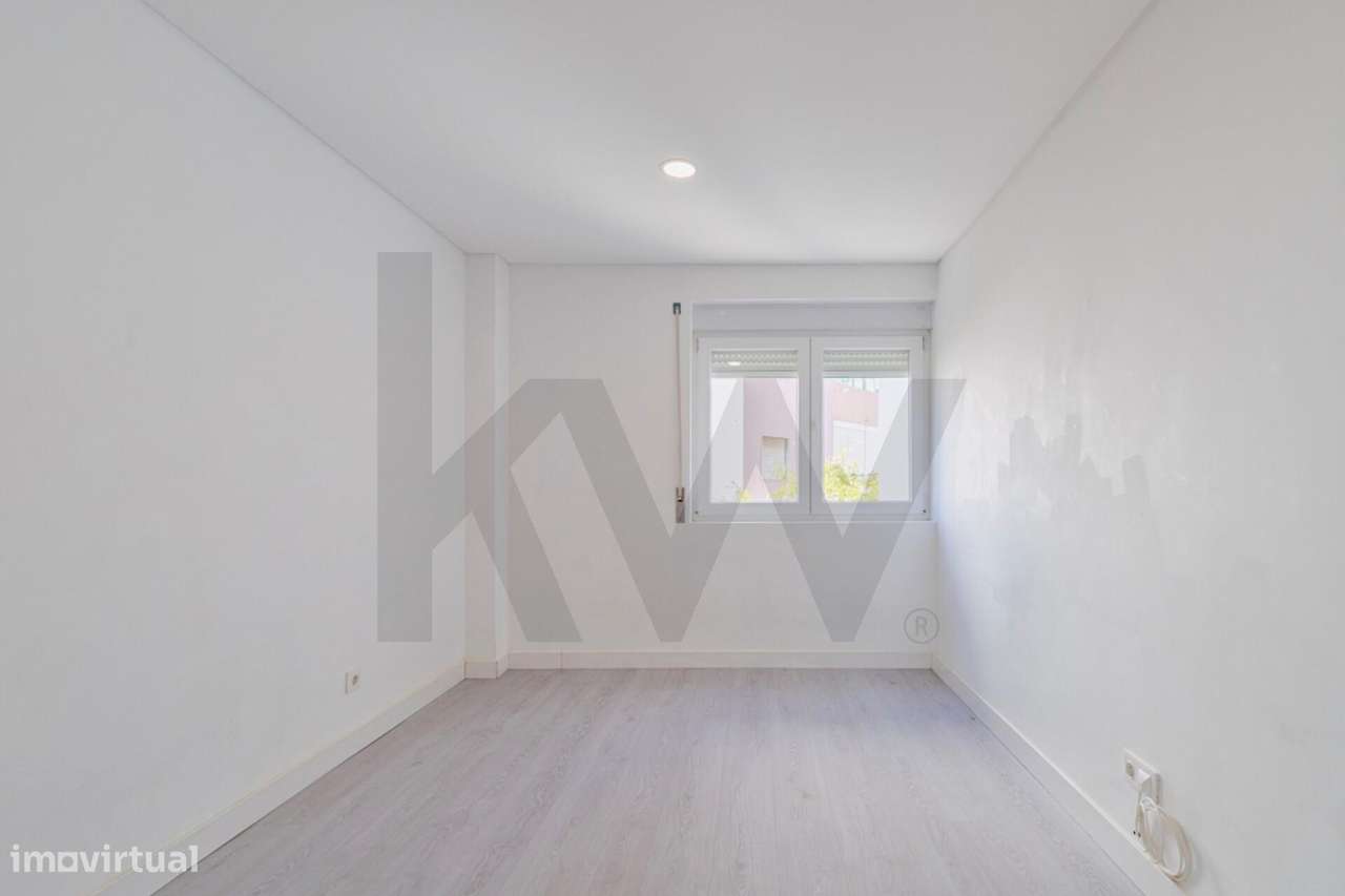 Excelente T2 Remodelado no Coração de Setúbal – Av. da República da Gu-21