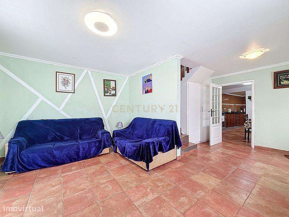 Moradia T2 com Espaços Amplos e Localização Privilegiada - Grande imagem: 4/20