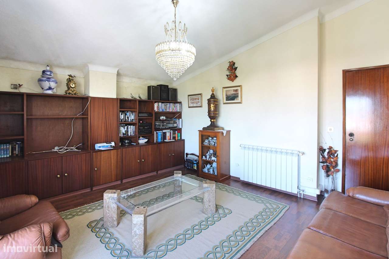 Moradia isolada em Gaeiras, com 4 quartos, jardim e garagem fechada.-9