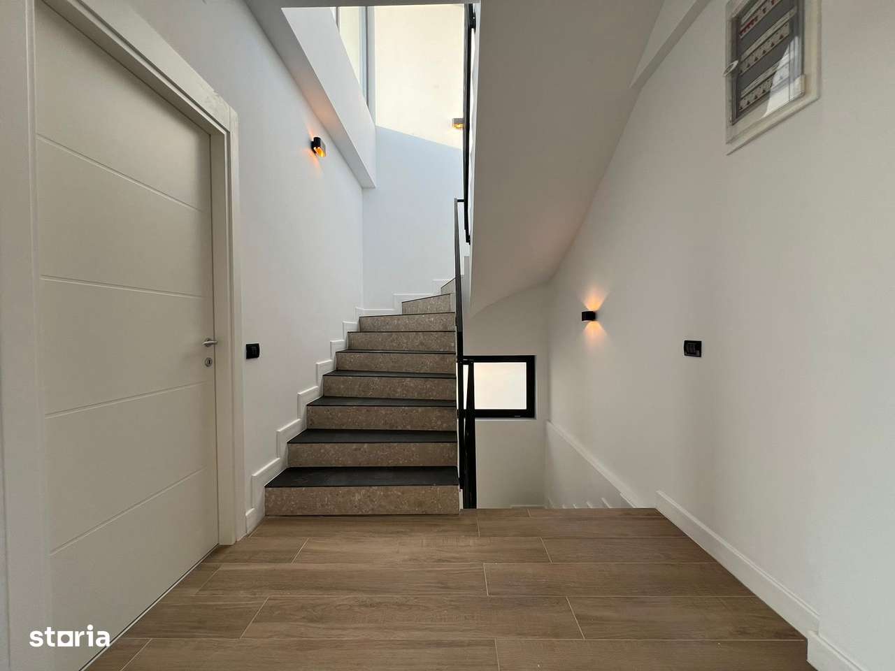 LA CHEIE! gata de mutare The Class Villas Tunari, TEREN 300 MP-17