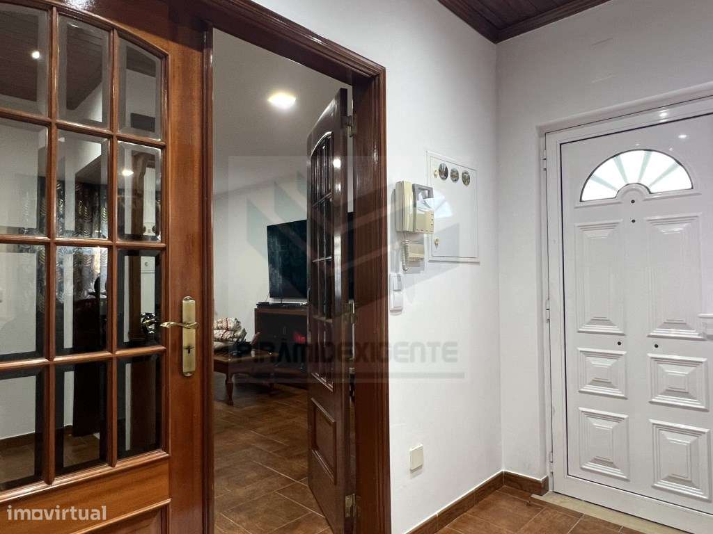 MORADIA T4+1, CAVE 76m2, SÓTAO, GARAGEM, GAIO - MOITA-9