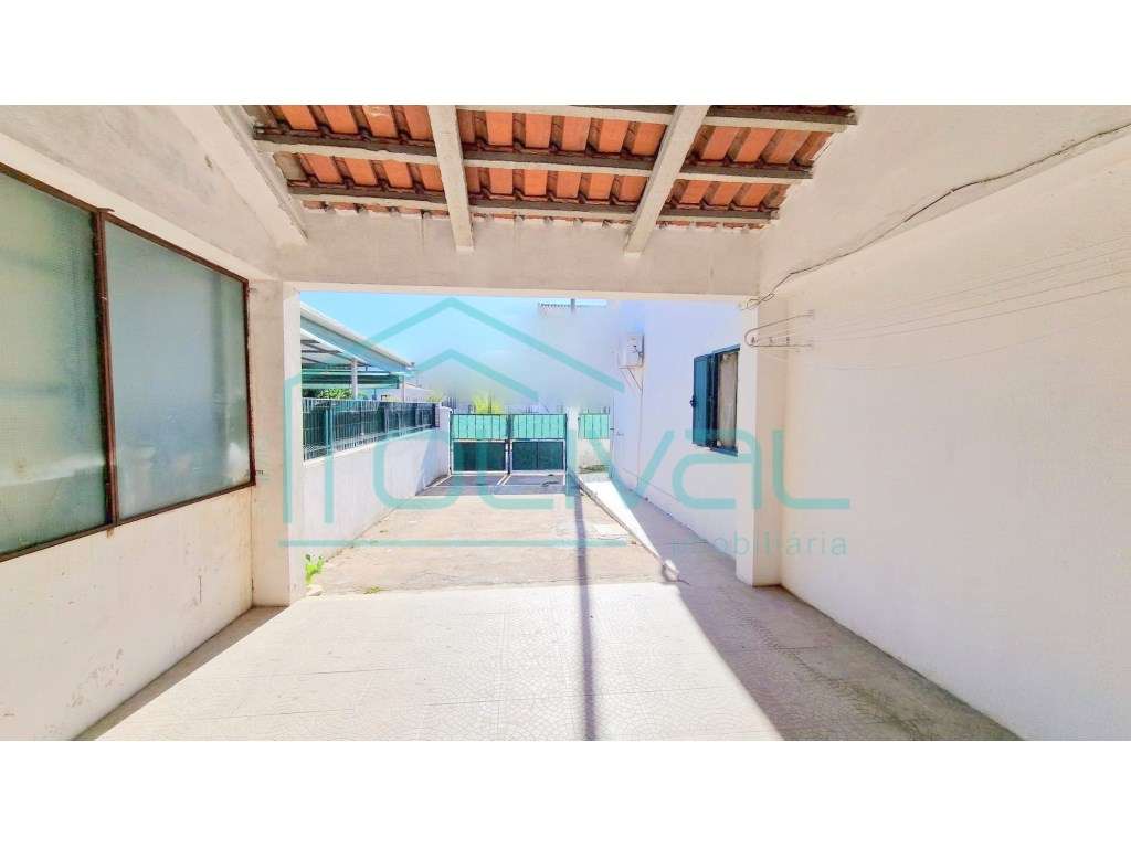 Moradia T2 + 2 com anexos Porto Alto-19